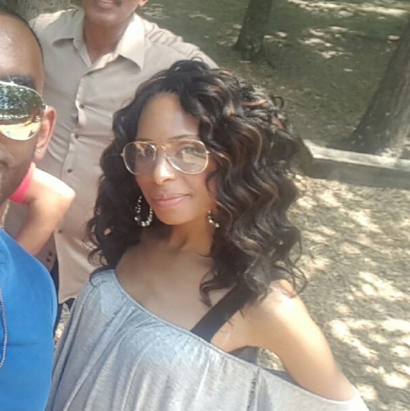 Meet your Posher, Ghislaine - Picture 1 of 1